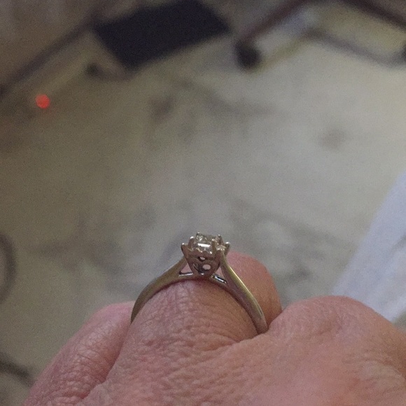 Diamond ring - Picture 2 of 3